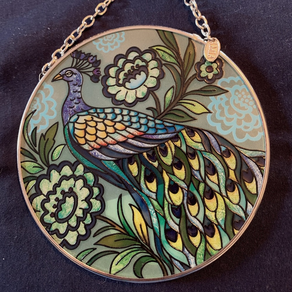 AMIA PEACOCK HAND PAINTED SUN CATCHER CIRCLE #41919.  NWT.
